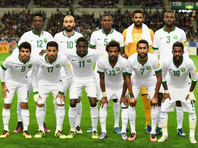 SAITAMA, JAPAN - NOVEMBER 15: Saudi Arabia players line up for the team photos prior to the 2018 FIFA World Cup Qualifier match between Japan and Saudi Arabia at Saitama Stadium on November 15, 2016 in Saitama, Japan. (Photo by Atsushi Tomura/Getty Images)