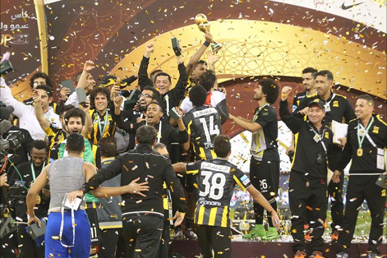 epa05841437 Al-Ittihad?s players celebrate after winning the Saudi Crown Prince Cup final match between Al-Nassr and Al-Ittihad at King Fahd International Stadium in Riyadh, Saudi Arabia, 10 March 2017. EPA/STR