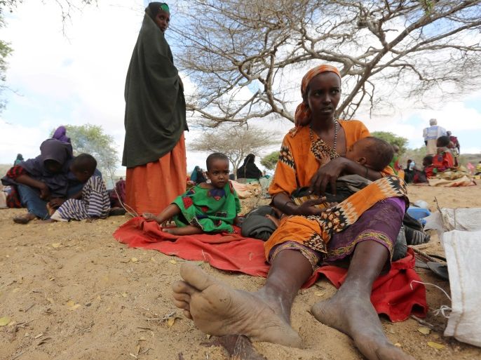 Internally displaced Somali families rest as they flee from drought stricken regions in Lower Shabelle region before entering makeshift camps in Somalia's capital Mogadishu, March 17, 2017. REUTERS/Feisal Omar TEMPLATE OUT