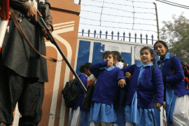 استهداف المدارس بباكستان يعطل تعليم مئات الأطفال