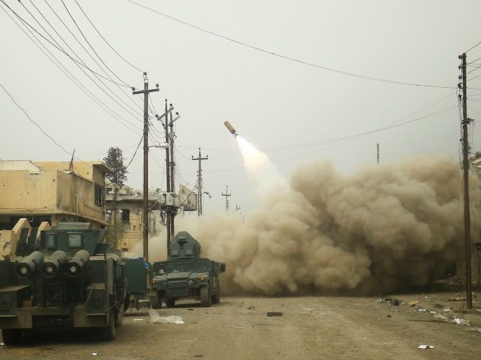 Iraqi rapid response members fire a missile against Islamic State militants during a battle with the militants in Mosul, Iraq, March 11, 2017. REUTERS/Thaier Al-Sudani