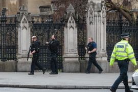 LONDON, ENGLAND - MARCH 22: Armed officers attend to the scene outside the Houses of Parliament on March 22, 2017 in London, England. A police officer has been stabbed near to the British Parliament and the alleged assailant shot by armed police. Scotland Yard report they have been called to an incident on Westminster Bridge where several people have been injured by a car. (Photo by Jack Taylor/Getty Images)