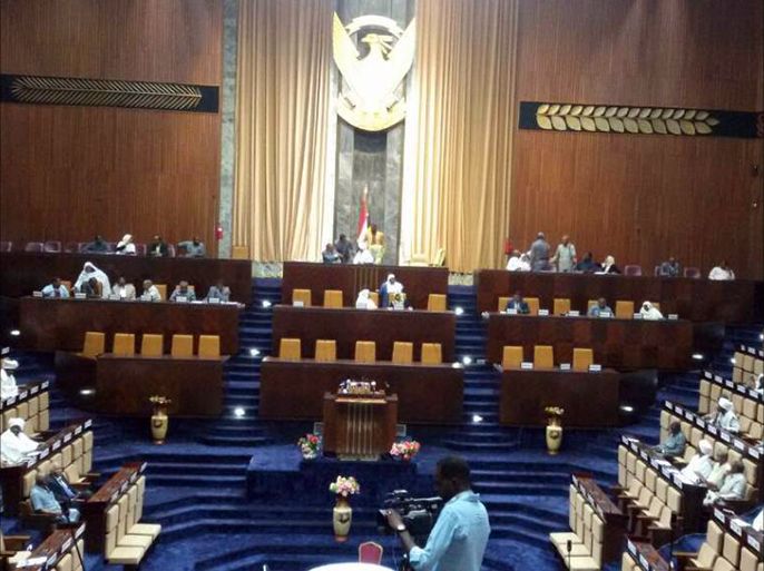 من داخل جلسة البرلمان السوداني ... الجزيرة نت
