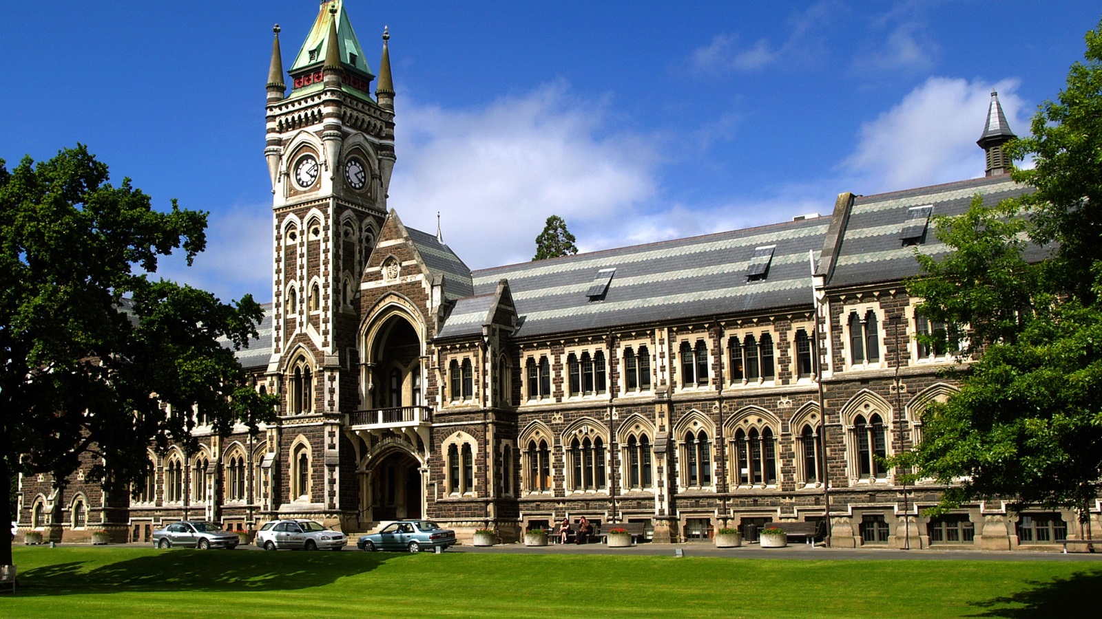 تعد جامعة أوتاغو إحدى الجامعات النيوزلندية الرائدة في مجال البحوث، وثانيها ظهورًا في التصنيف العالمي للجامعات عند المرتبة 169،وإحدى أفضل عشر جامعات في العالم في تخصص الرياضة