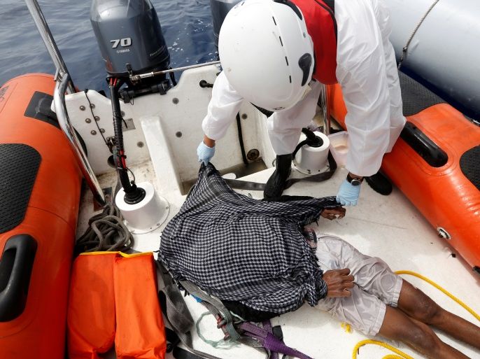 ATTENTION EDITORS - VISUALS COVERAGE OF SCENES OF DEATH OR INJURY Rescuers of the Malta-based NGO Migrant Offshore Aid Station (MOAS) cover the face of a dead migrant on their rigid hulled inflatable boat (RHIB) after some migrants drowned in the central Mediterranean in international waters off the coast of Libya, April 16, 2017. REUTERS/Darrin Zammit Lupi TEMPLATE OUT