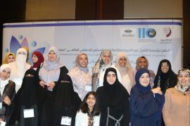 صورة جماعية للمشاركات في ختام جلسات مؤتمر عيد النسائي الاول