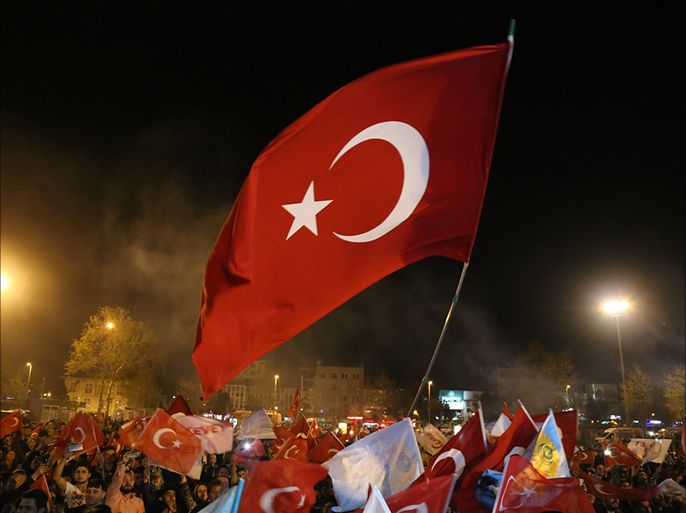 احتفالات في تركيا بعد التصوت بـ"نعم" للتعديلات الدستورية