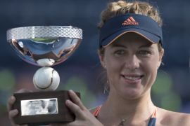 epa05900539 Anastasia Pavlyuchenkova of Russia holds her trophy after beating Angelique Kerber of Germany during their Monterrey Tennis Open final match in Monterrey, Nuevo Leon, Mexico, 09 April 2017. EPA/MIGUEL SIERRA
