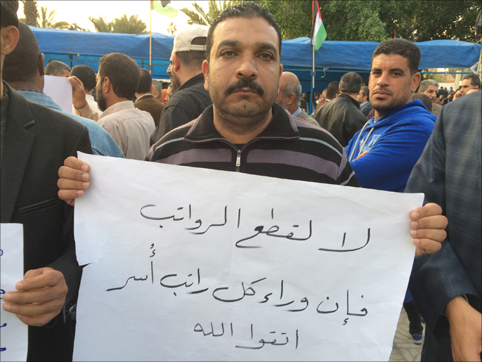 ياسر أبو الكاس هدد بأنه سيدخل في إضراب مفتوح عن الطعام في حال لم يتم التراجع عن هذه الخطوة (الجزيرة نت)