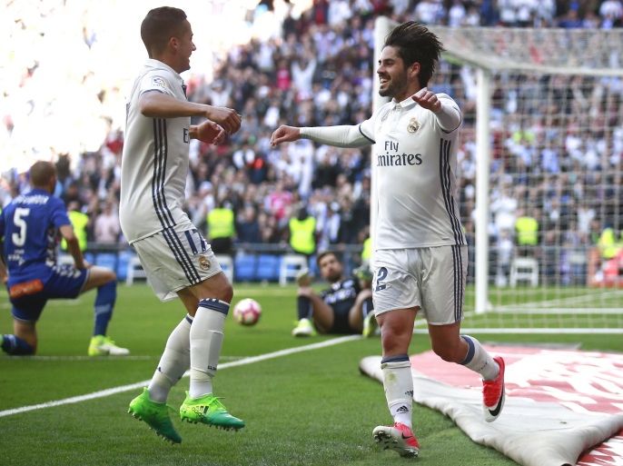 MADRID, SPAIN - APRIL 02: Francisco Roman Alarcon alias Isco (R) of Real Madrid CF celebrates scoring their second goal with teammate Lucas Vazquez (L) during the La Liga match between Real Madrid CF and Deportivo Alaves at Estadio Santiago Bernabeu on April 2, 2017 in Madrid, Spain. (Photo by Gonzalo Arroyo Moreno/Getty Images)