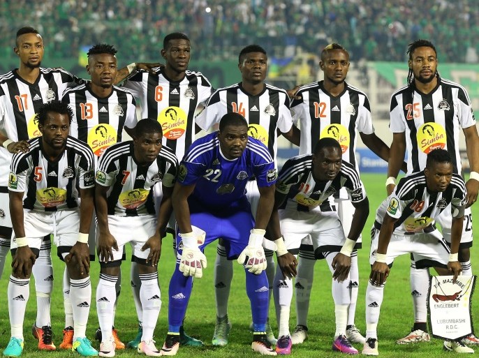 epa05609079 Players of TP Mazembe pose for photographers before the Final first leg CAF Confederation Cup soccer match between Mouloudia Olympique Bejaia of Algeria and TP Mazembe of Congo in Blida km south of Algiers, Algeria, 29 October 2016 The second leg is scheduled for 6 November in Lubumbashi. EPA/-