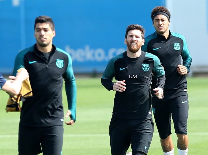 Soccer Football - Barcelona training session - UEFA Champions League Quarterfinal - Joan Gamper training camp, Barcelona, Spain - 18/4/2017 - Barcelona's Luis Suarez, Lionel Messi and Neymar attend a training session. REUTERS/Albert Gea