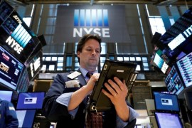 Traders work on the floor of the New York Stock Exchange (NYSE) in New York, U.S., April 24, 2017. REUTERS/Brendan McDermid