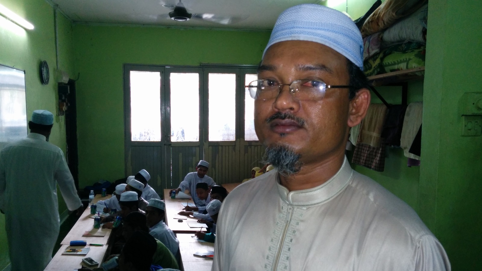 الأمين العام لمجلس علماء الروهنغيا يأمل في أن تسمح السلطات الماليزية بزيادة الصفوف الدراسية للاجئين الروهنغيين (الجزيرة)