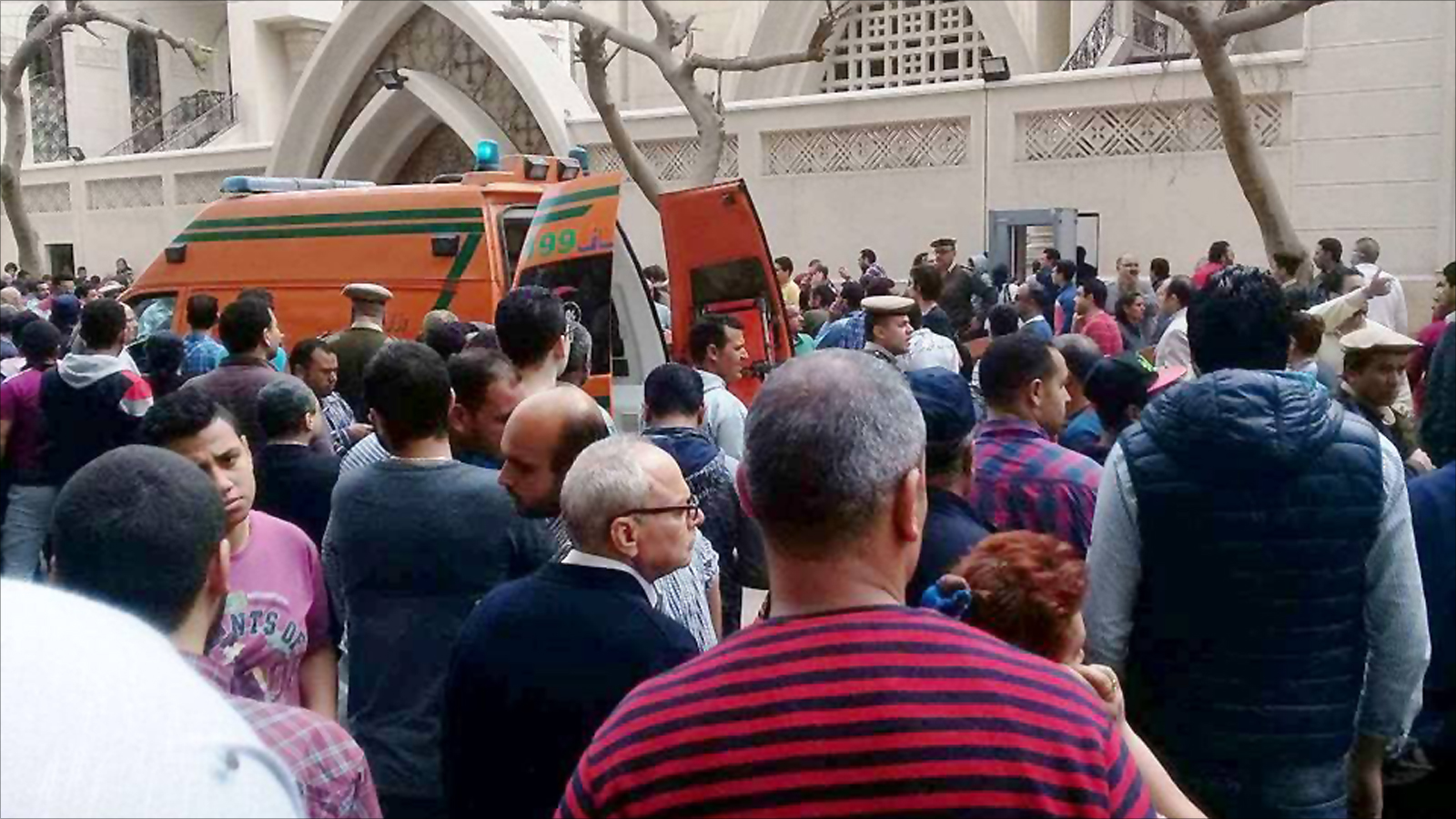 ‪تفجير كنيسة بطنطا أثار غضب الأقباط ضد السلطة بسبب ما اعتبروه تراخيا وتقاعسا أمنيا‬ (الجزيرة)