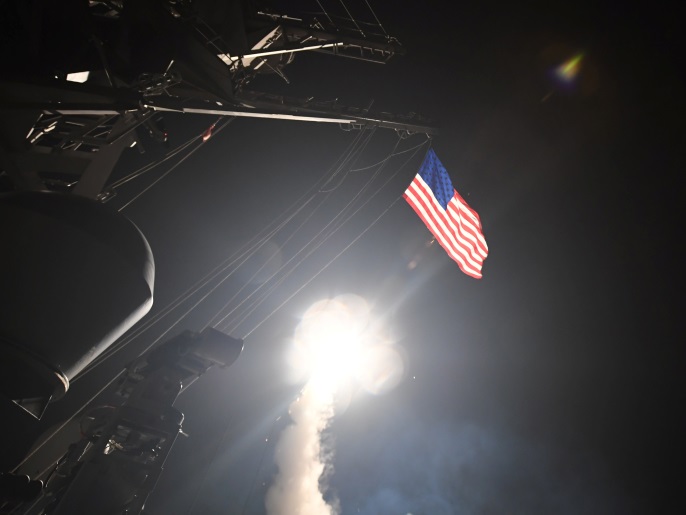 الولايات المتحدة أطلقت عشرات الصواريخ على قاعدة الشعيرات من شرق المتوسط (رويترز)