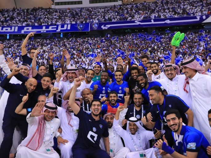epa05918169 Al-Hilal players celebrate during the Saudi Professional League soccer match between Al-Shabab and Al-Hilal at King Fahd International Stadium in Riyadh, Saudi Arabia, 20 April 2017. EPA/STR