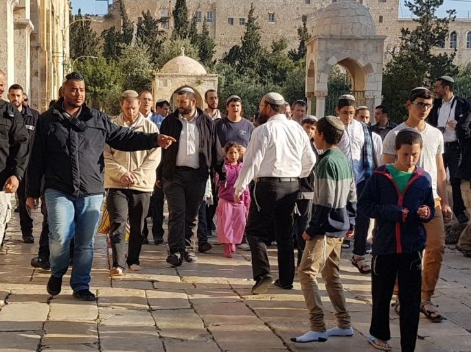 القدس-المسجد الأقصى- عشرات المستوطنين يقتحمون باحات المسجد الأقصى 16 أبريل نيسان 2017