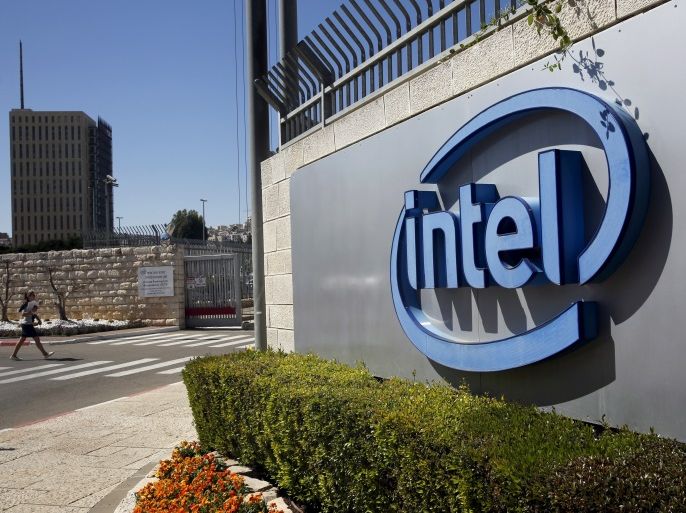 The logo of Intel, the world's largest chipmaker is seen at their offices in Jerusalem, April 20, 2016. REUTERS/Ronen Zvulun/File Photo
