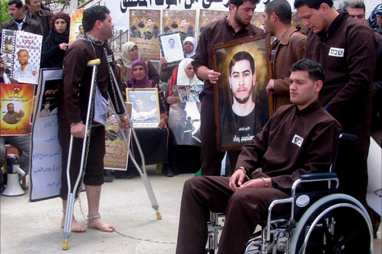 فلسطين رام الله صورة خاصة من الأرشيف مشهد تعبيري عن حالة الأسرى الفلسطينين المرضى في السجون الاسرائيلية
