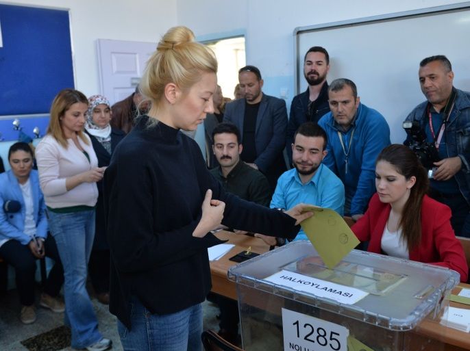 ANKARA, TURKEY - APRIL 16: A woman casts her ballot at a polling station during a referendum in Ankara, April 16, 2017 Turkey. Millions of Turks are heading to the polls to vote on a set of 18 proposed amendments to the Constitution of Turkey. A 'Yes' vote would grant President Recep Tayyip Erdogan, who seeking to replace Turkey's parliamentary system, with full executive powers. (Photo by Erhan Ortac/Getty Images)
