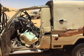 مركبة عسكرية تابعة للواء 12 مجحفل دمرتها قوات حكومة الوفاق أثناء اقتحام قاعدة براك الشاطئ يوم الخميس - مصدر الصورة صفحة القوة الثالثة على الفيس بوك.
