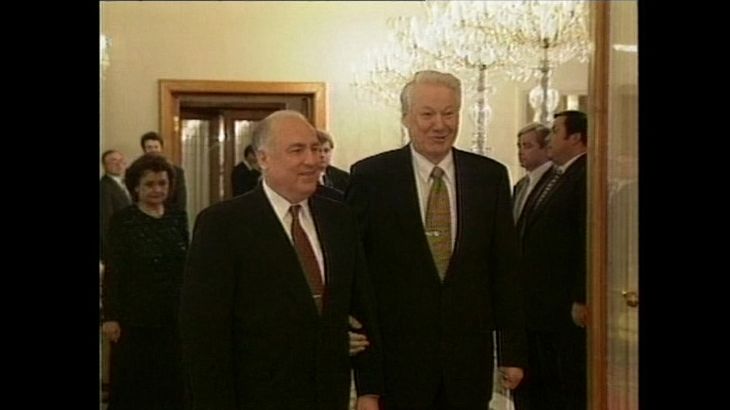 الرئيس الروسي يكلف تشيرنوميردين بتشكيل حكومة 1998/8/24