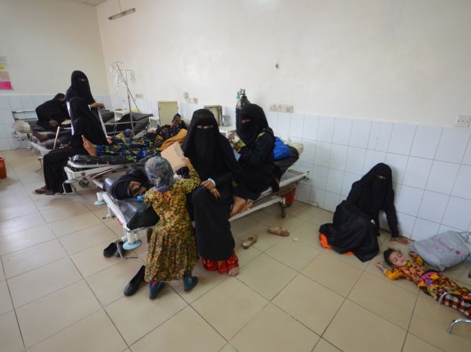 A girl infected with cholera lies on the ground of a hospital room in the Red Sea port city of Hodeidah, Yemen May 14, 2017. REUTERS/Abduljabbar Zeyad