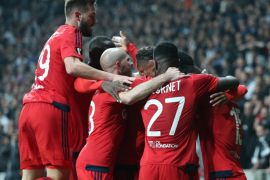 epa05918003 Olympique Lyon's players celebrate after scoring the equalizer during the UEFA Europa League quarter final second leg match between Olympique Lyon and Besiktas Istanbul, in Istanbul, Turkey, 20 April 2017. EPA/TOLGA BOZOGLU