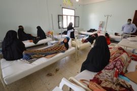 Women sit with relatives infected with cholera at a hospital in the Red Sea port city of Hodeidah, Yemen May 14, 2017. REUTERS/Abduljabbar Zeyad