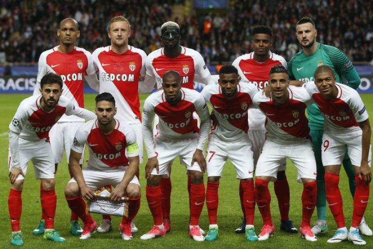 epa05942630 AS Monaco players pose for the group photo prior the UEFA Champions League semi final, first leg soccer match between AS Monaco and Juventus at Stade Louis II in Monaco, 03 May 2017. EPA/GUILLAUME HORCAJUELO