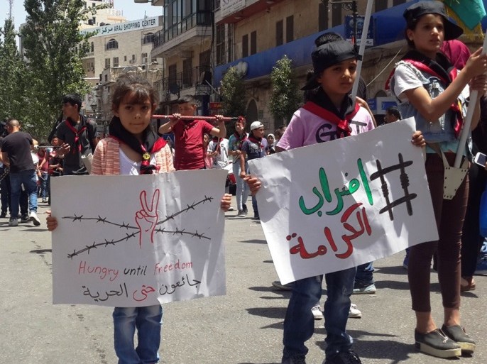 blogs فلسطين رام الله 15 أيار أطفال فلسطينيون يحيون ذكرى النكبة بالتضامن مع الأسرى المضربين عن الطعام