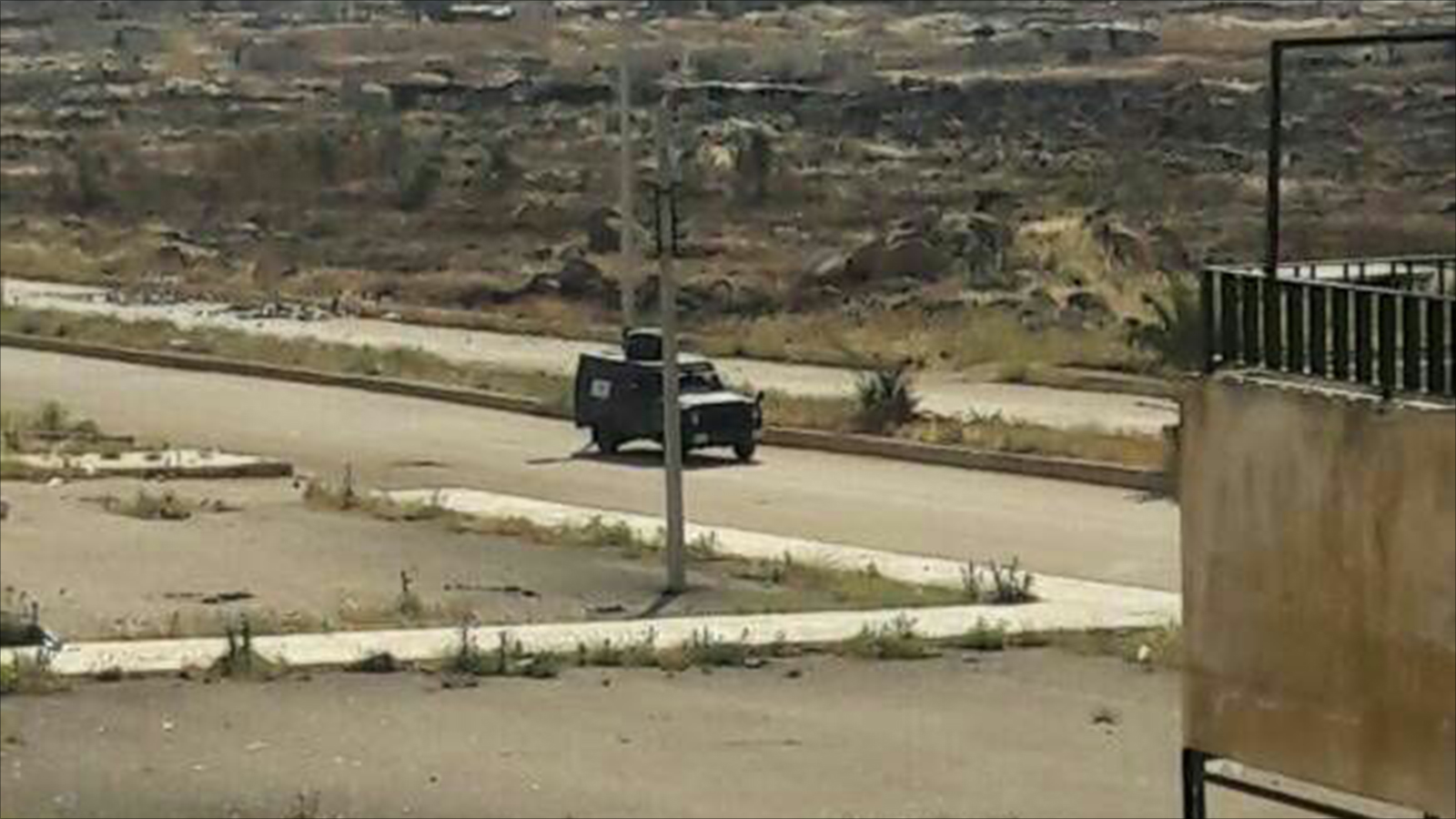 ‪الشرطة العسكرية الروسية تنتشر في حي الوعر بحمص‬ (الجزيرة)