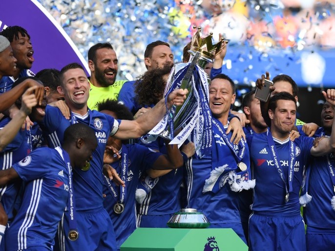 LONDON, ENGLAND - MAY 21: Chelsea celebrate winning the Premier League title following the Premier League match between Chelsea and Sunderland at Stamford Bridge on May 21, 2017 in London, England. (Photo by Shaun Botterill/Getty Images)