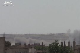 طائرات النظام تستهدف مدينة اللطامنة بريف حماة