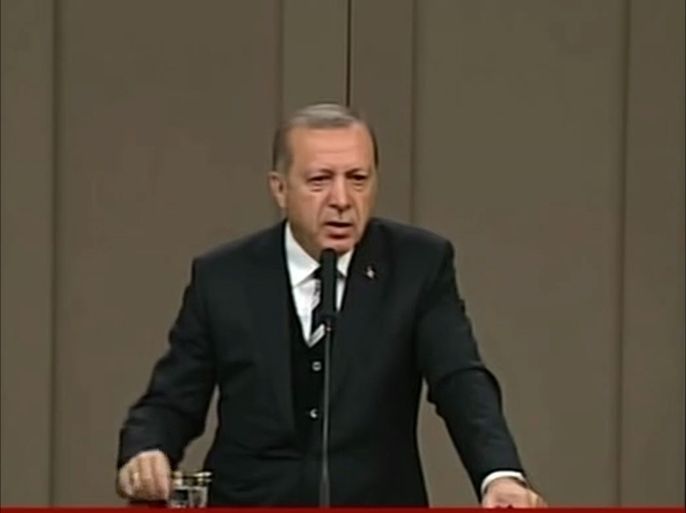 أردوغان يقول إن التسليح الأمريكي للوحدات الكردية يتعارض مع طبيعة العلاقات التركية مع واشنطن.