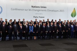 PARIS, FRANCE - NOVEMBER 30: Head of States attend the Family photo session of the Cop 21 on November 30, 2015 in Paris, France. World leaders are meeting in Paris for the start of COP21, the two-week UN climate change summit, attempting to agree on an international deal to curb greenhouse gas emissions. (Photo by Pascal Le Segretain/Getty Images)