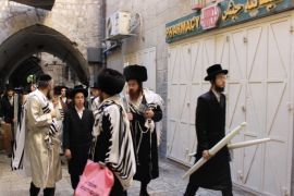 مستوطنون يتجولون بالبلدة القديمة بالقدس في عيد العرش اليهودي