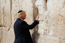 epa05982023 US President Donald Trump touches the Western Wall, Judaism's holiest prayer site, in Jerusalem's Old City, 22 May 2017. Trump arrived for a 28-hour visit to Israel and the Palestinian Authority areas on his first foreign trip since taking office in January. EPA/RONEN ZVULUN / POOL