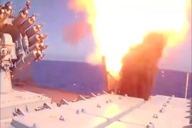 قالت وزارة الدفاع الروسية إن الغواصة "كراسنودار" والفرقاطة "أميرال إيسين" أطلقتا أربعة صواريخ مجنّحة من طراز "كاليبر" على مواقع لتنظيم الدولة قرب تدمر في سوريا، مؤكدة أن الصواريخ أصابت أهدافها.
