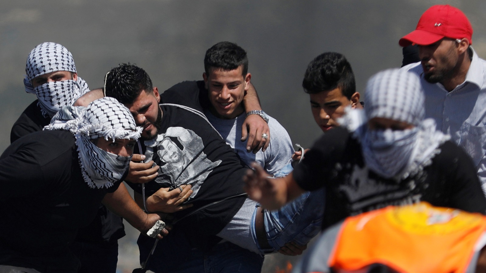 ‪عشرات الفلسطينيين أصيبوا برصاص مطاطي أو بالاختناق في نابلس‬ (رويترز)