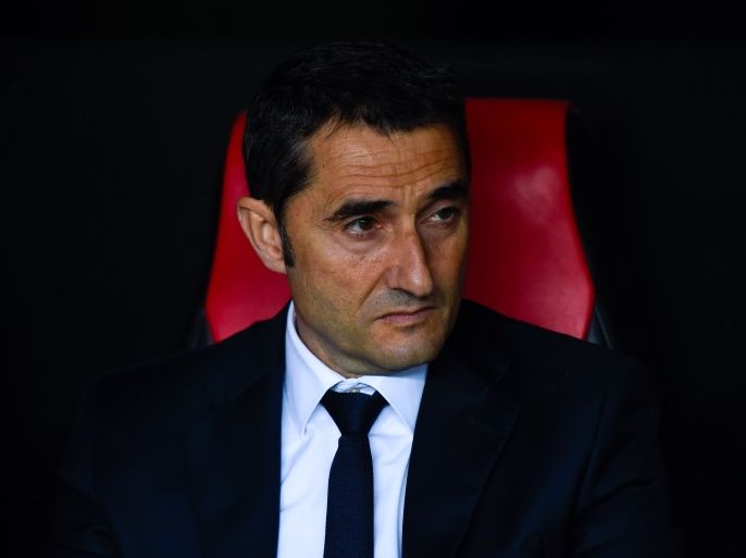 SEVILLE, SPAIN - APRIL 14: Head coach Ernesto Valverde of Athletic Bilbao looks on during the UEFA Europa League quarter final second leg match between Sevilla and Athletic Bilbao at the Ramon Sanchez Pijuan stadium on April 14, 2016 in Seville, Spain. (Photo by David Ramos/Getty Images)
