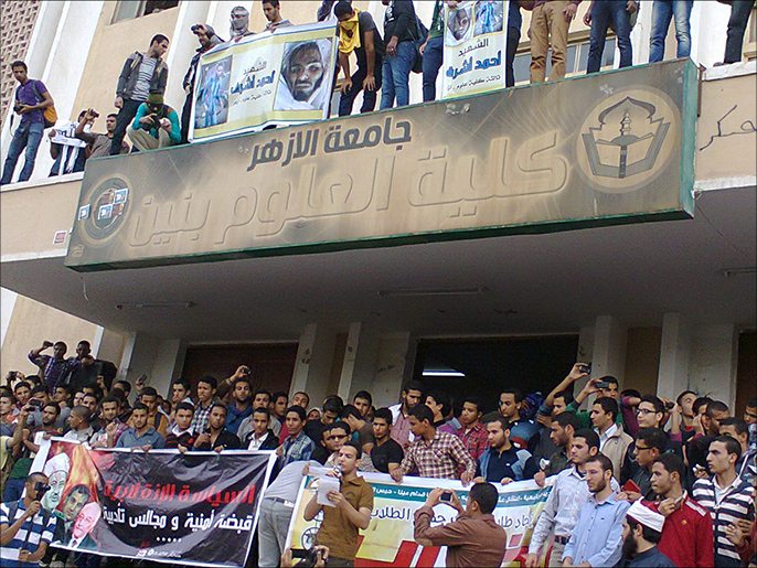 إحدى فعاليات طلبة الأزهر السابقة والتي توقفت بعد تنفيذ العديد من الحملات الأمنية ضدهم (الجزيرة)