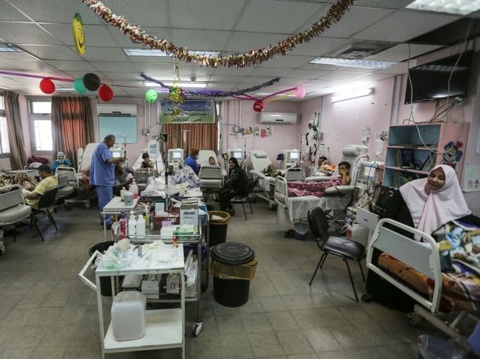 أعلن مسؤول طبي فلسطيني في قطاع غزة، اليوم الأحد، أن استمرار نقص الأدوية في مستودعات وزارة الصحة، يهدد حياة الأطفال المرضى.