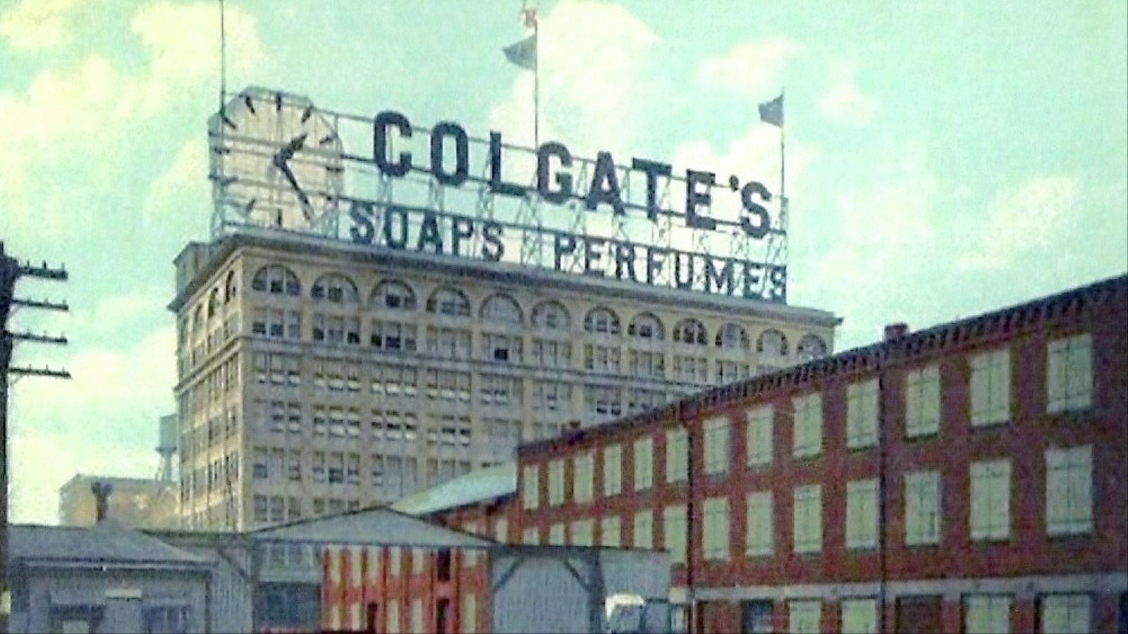 ساعة كولغيت في منهاتن تم تشغيلها في 1924 ، تقع في الموقع السابق للشركة (مواقع التواصل)