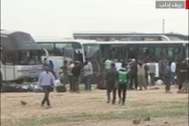 قال مراسل الجزيرة في إدلب إن الحافلات التي تقل الدفعة السابعة من مهجري حي الوعر وصلت إلى مركز استقبال مؤقت في ريف ادلب الشمالي.