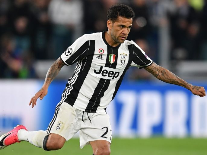 TURIN, ITALY - MAY 09: Dani Alves of Juventus in action during the UEFA Champions League Semi Final second leg match between Juventus and AS Monaco at Juventus Stadium on May 9, 2017 in Turin, Italy. (Photo by Stuart Franklin/Getty Images)