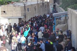 بدء خروج الحافلات التي تقل المقاتلين وعائلاتهم من برزة بدمشق إلى إدلب