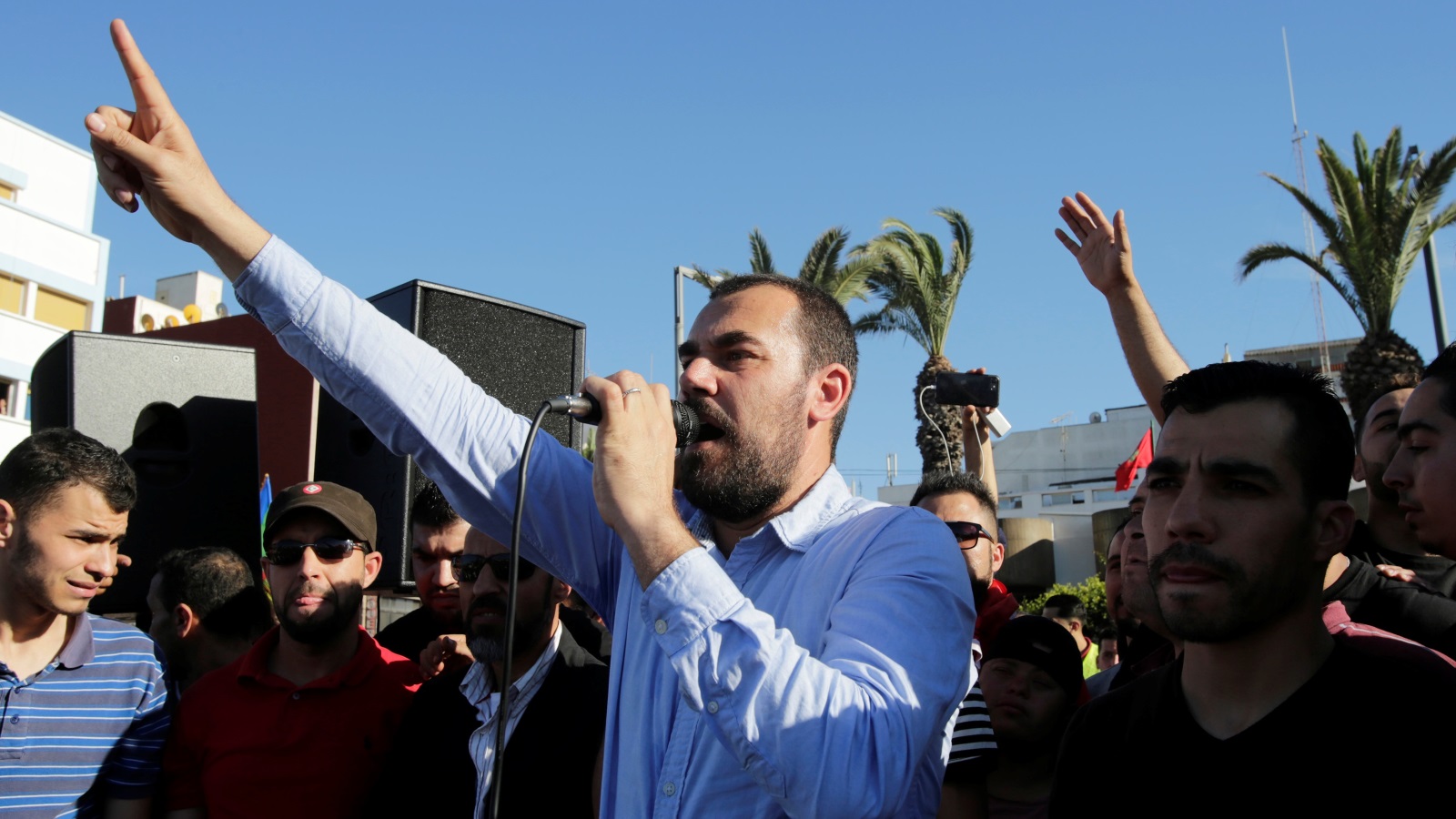 ‪ناصر الزفزافي متزعم حراك الريف في تجمع بالحسيمة‬ (رويترز)
