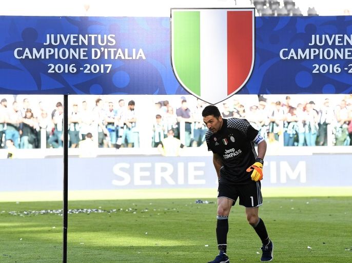 TURIN, ITALY - MAY 21: Gianluigi Buffon of Juventus FC celebrates after the beating FC Crotone 3-0 to win the Serie A Championships at the end of the Serie A match between Juventus FC and FC Crotone at Juventus Stadium on May 21, 2017 in Turin, Italy. (Photo by Valerio Pennicino/Getty Images)